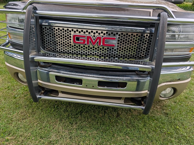 2004-gmc-3500-image-9