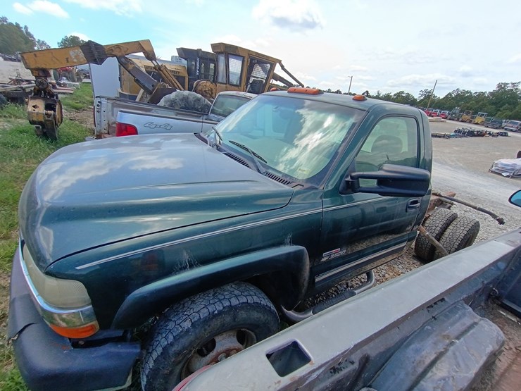 2001-chevrolet-silverado-3500-image-2