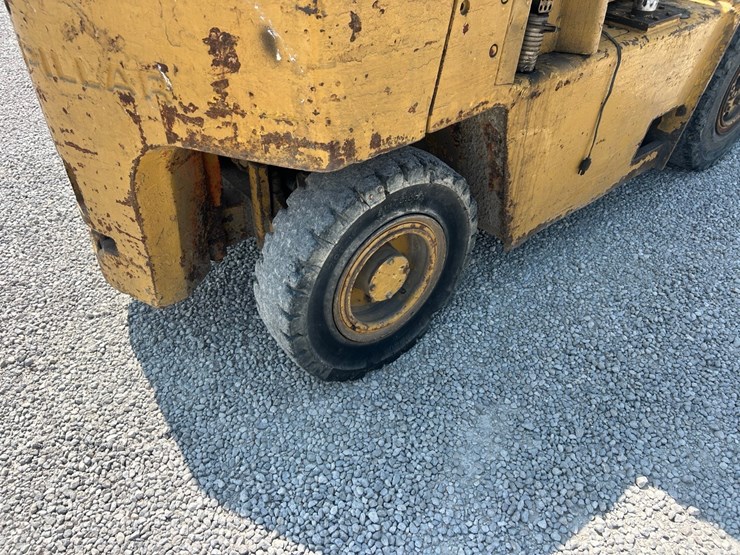 cat-forklift-image-19