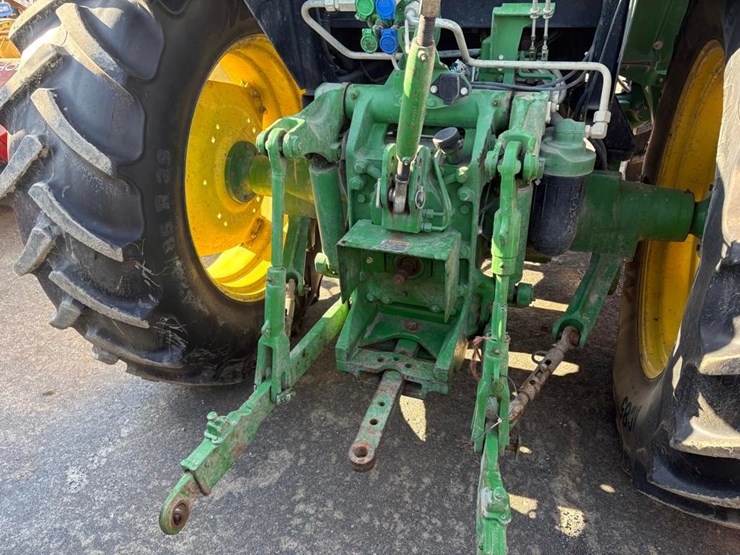 2020-john-deere-6105e-image-5