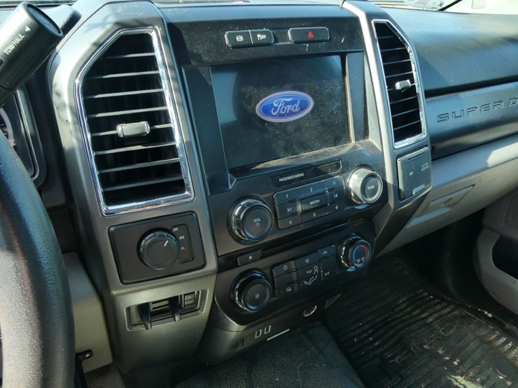 2017-ford-f450-xlt-image-12