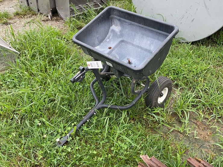 pull-type-40lb-lawn-spreader-image-2