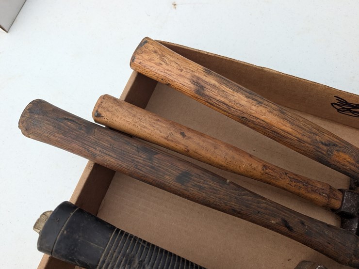 assortment-of-hammers.-#214-image-5