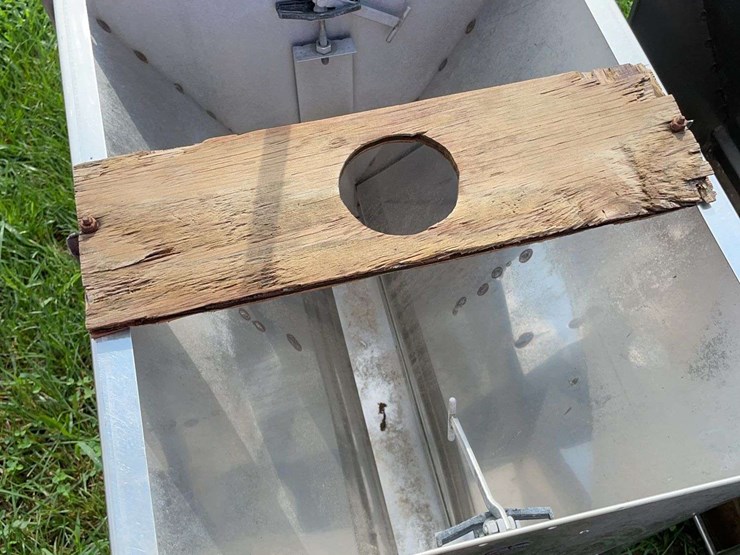 3-wet/dry-hog-feeders-image-5
