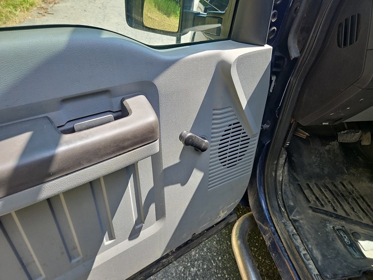 2011-ford-f350-image-24