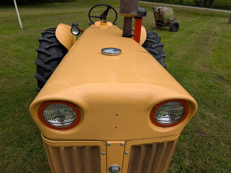 case-730-tractor-image-9