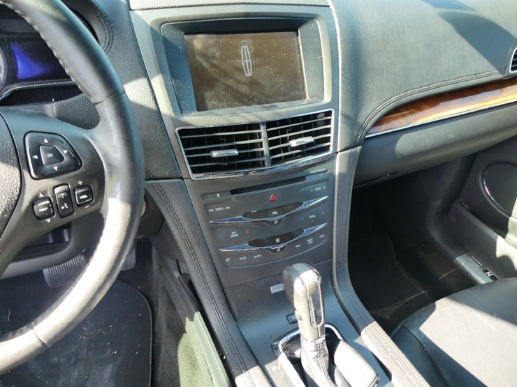 2014-lincoln-mkt-image-12