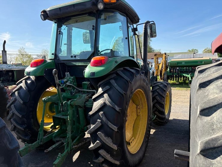 2020-john-deere-6105e-image-4