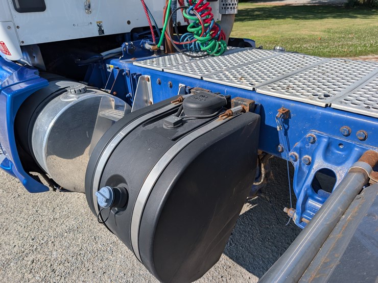 2018-kenworth-t680-image-21
