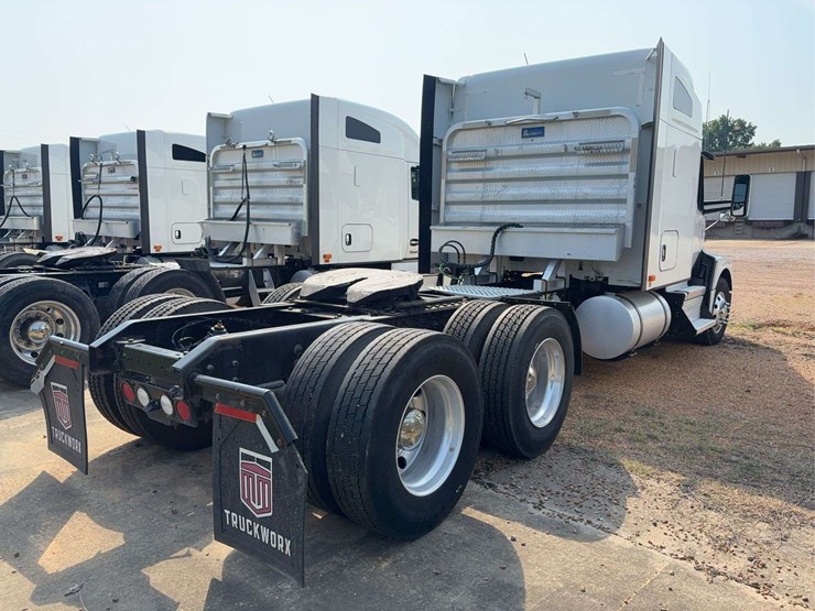 2022-kenworth-t680-image-2