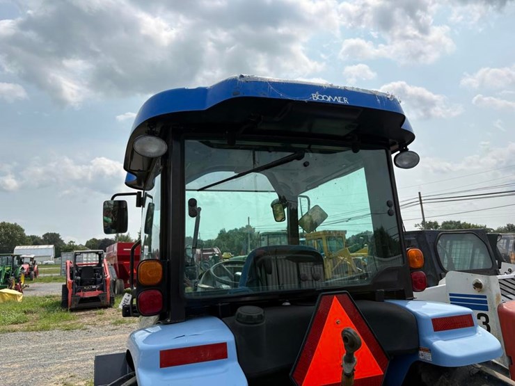 new-holland-boomer-3040-image-19