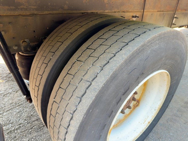 2019-hino-268-image-13