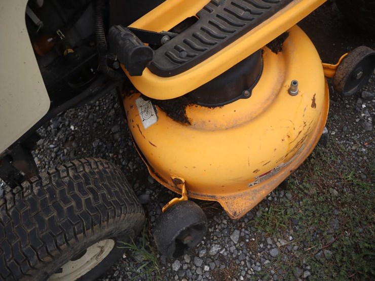 cub-cadet-lx1040-riding-mower-image-13