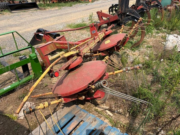 new-holland-254-image-4