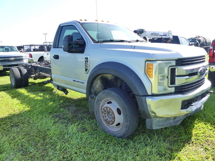2017-ford-f450-xlt-image-2