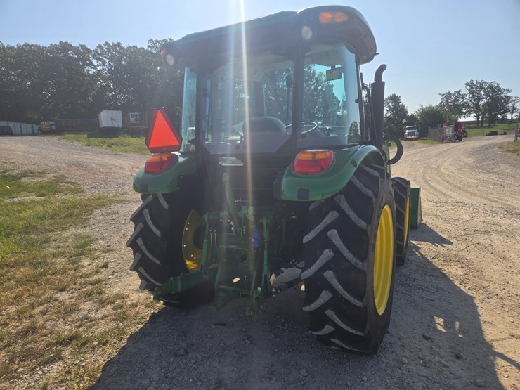 2024-john-deere-5075e-image-12