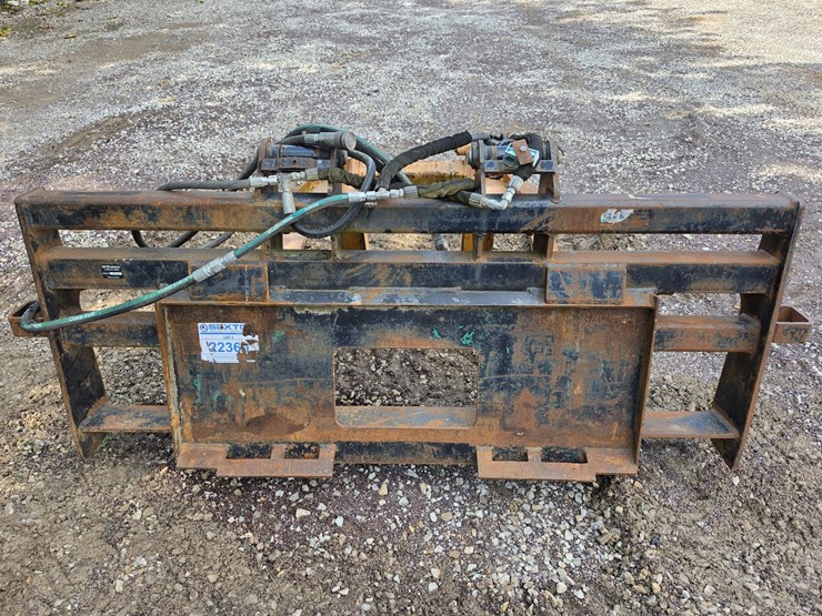 #22360-•-talet-fork-lift-/-grapple-clamp-skid-steer-attachment-image-5