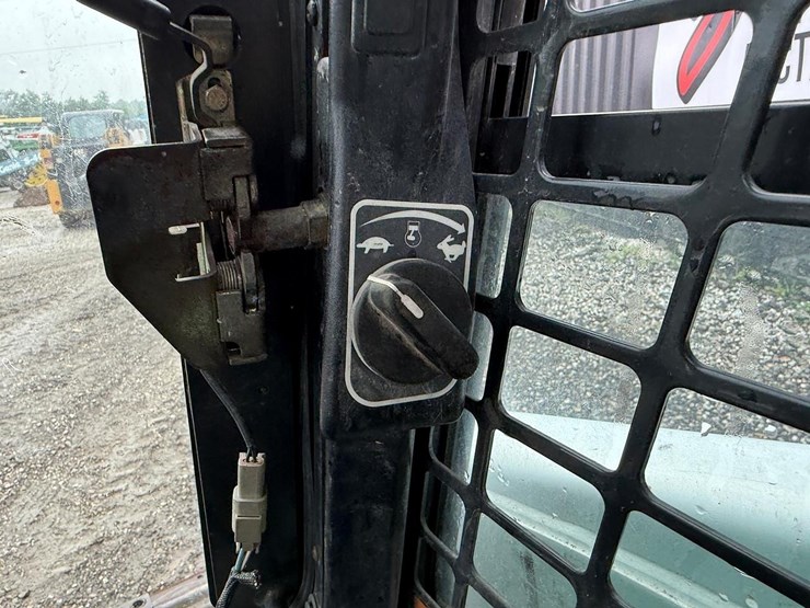 2014-bobcat-t590-image-22