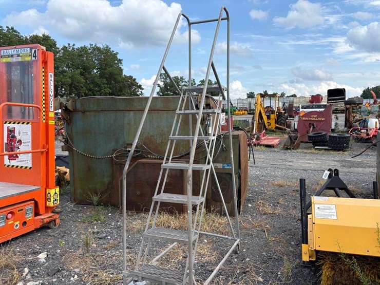 warehouse-ladder-image-1