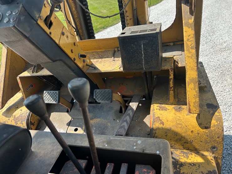 cat-forklift-image-22