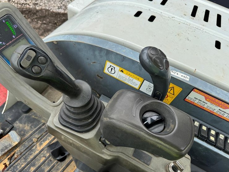 2016-takeuchi-tb260-image-29