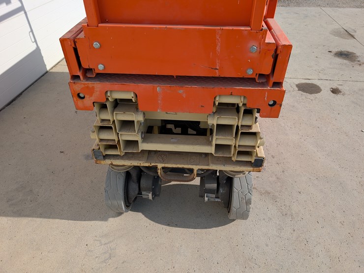 2016-jlg-1930es-image-7
