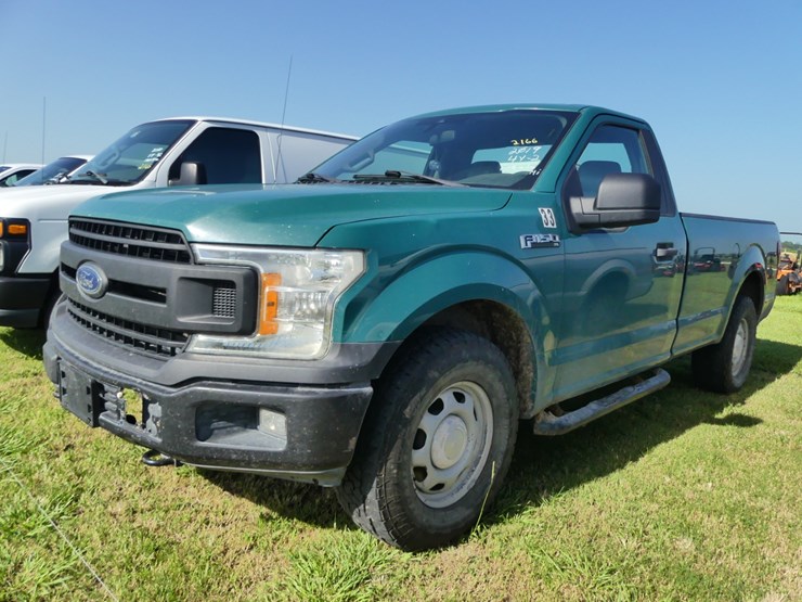 2019-ford-f150-xl-image-1