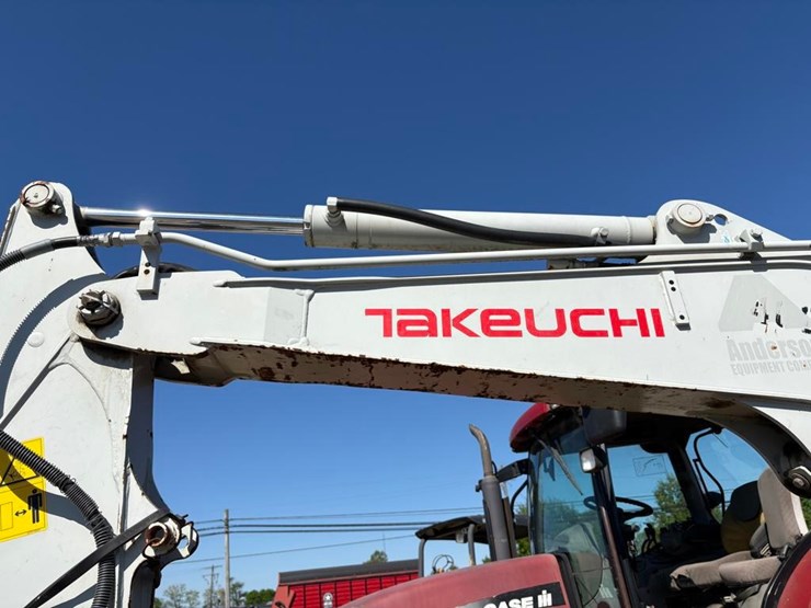 2017-takeuchi-tb240-image-7