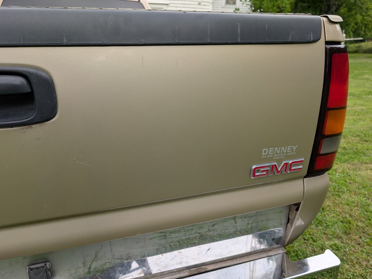 2004-gmc-3500-image-54