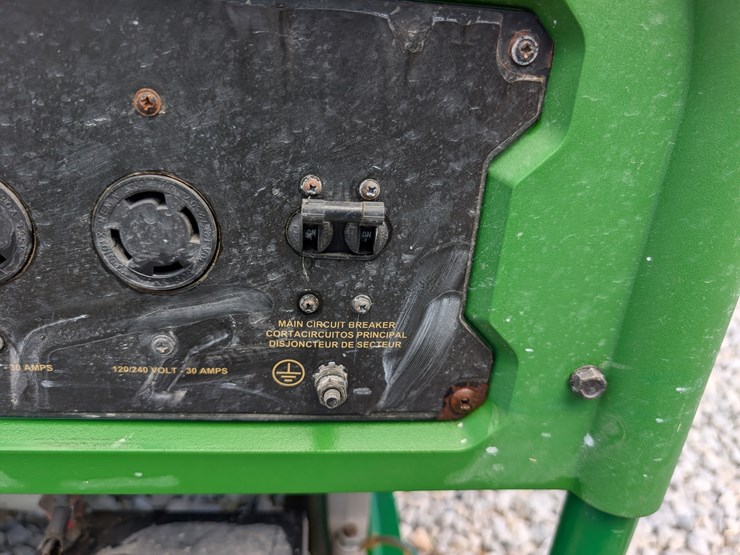 2013-john-deere-8-image-12