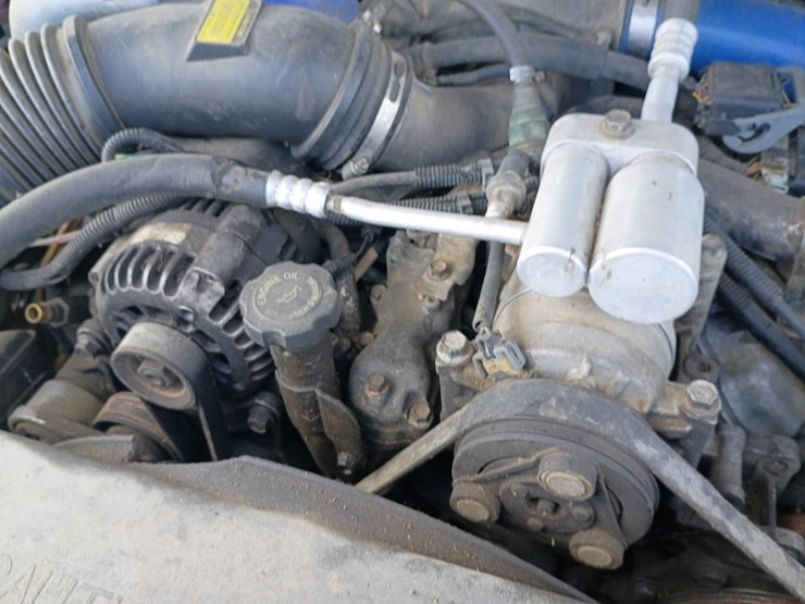 2001-chevrolet-silverado-3500-image-16