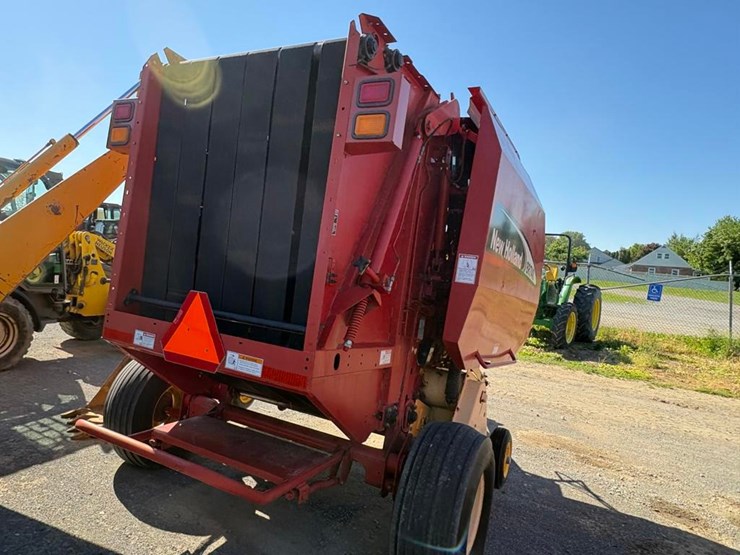 new-holland-br740-image-7