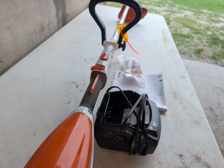 battery-powered-stihl-fsa57-weedeater-w/charger-&-two-batteries.-#256-image-10