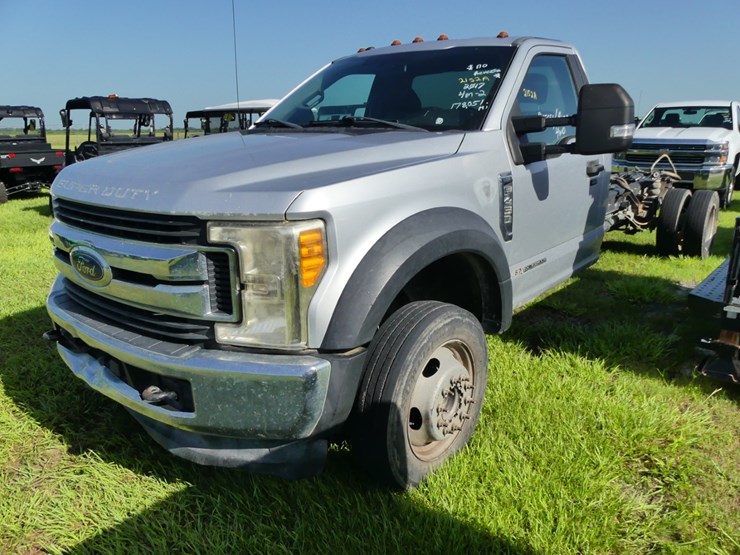 2017-ford-f450-xlt-image-1