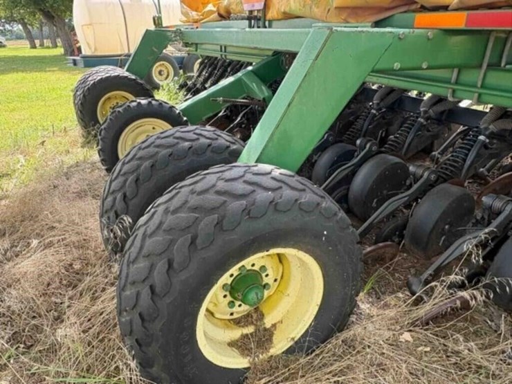 john-deere-1560-image-8