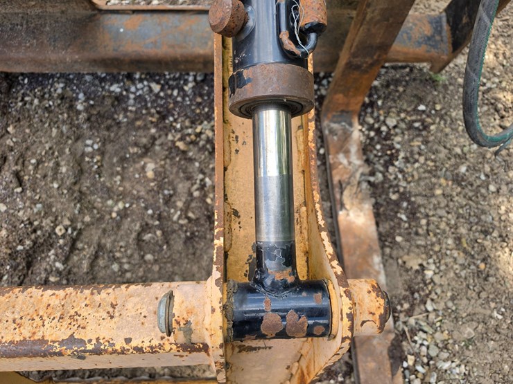 #22360-•-talet-fork-lift-/-grapple-clamp-skid-steer-attachment-image-9