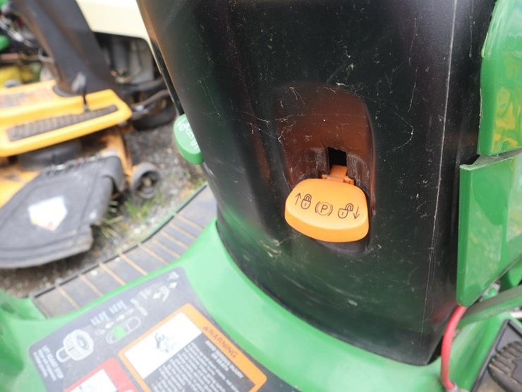 john-deere-18hp-riding-mower-image-19