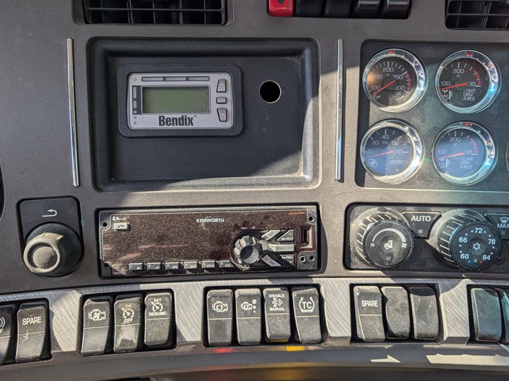 2018-kenworth-t680-image-82