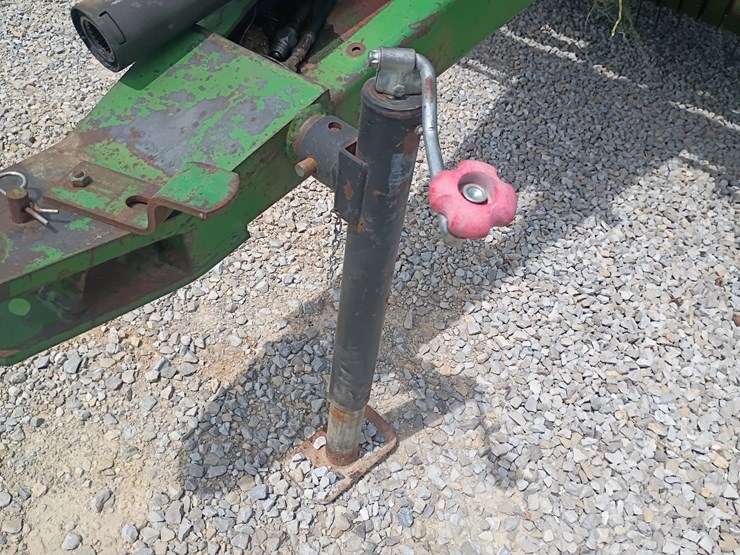 john-deere-335-image-10