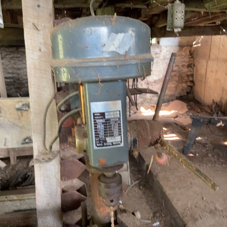 Bench top drill press with vise. #280