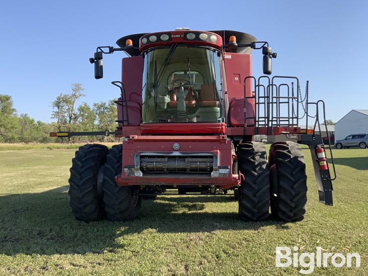 2011-case-ih-8120-image-2