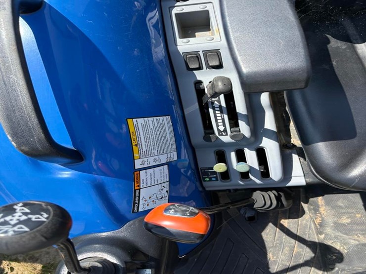 new-holland-boomer-45-image-25