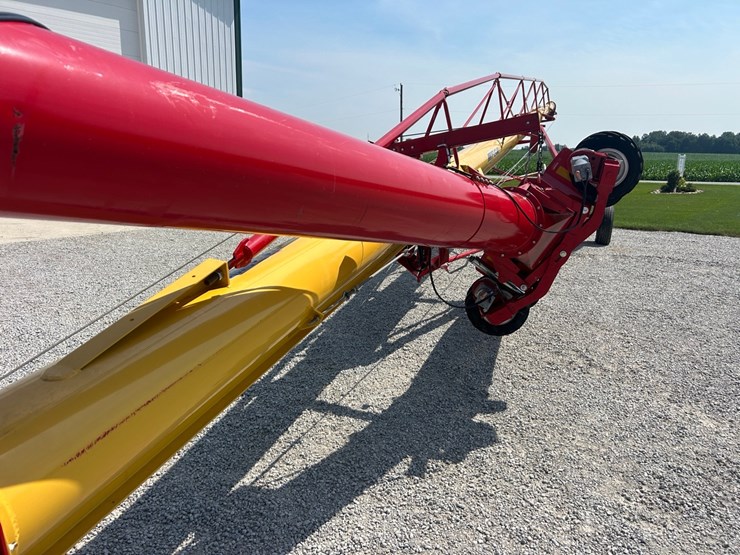 2022-westfield-mkx2-13-84-swing-away-auger-image-13