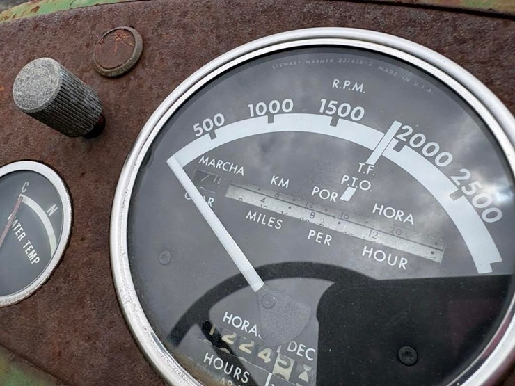 john-deere-4010-image-16