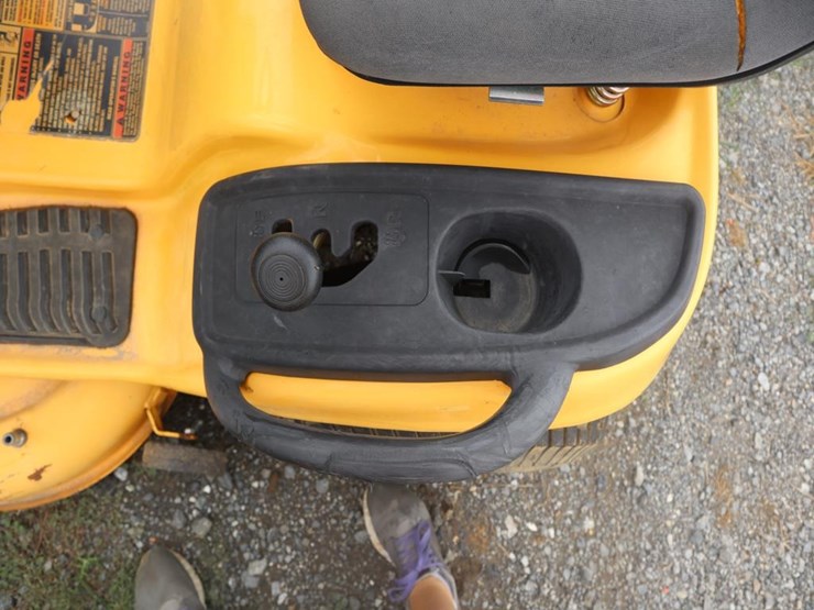 cub-cadet-lx1040-riding-mower-image-19