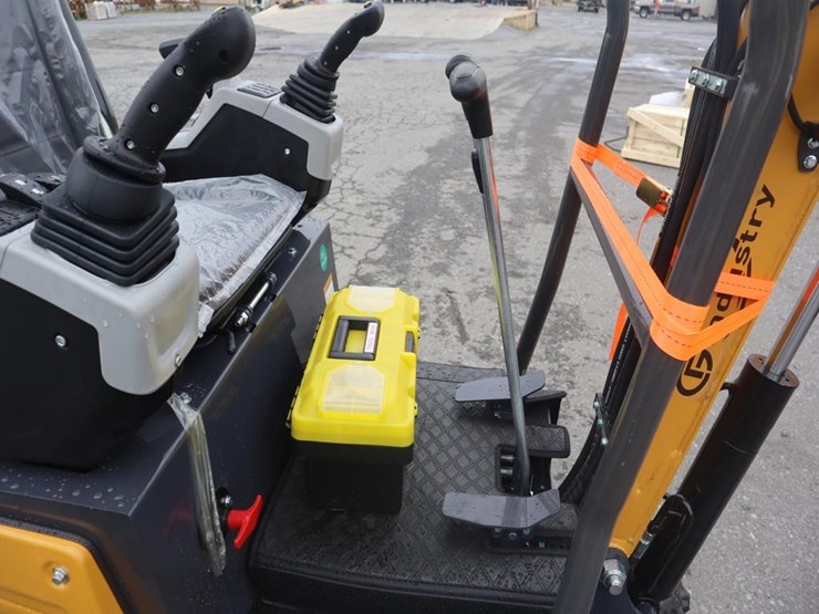 cfg-mx15rs-mini-excavator-image-8
