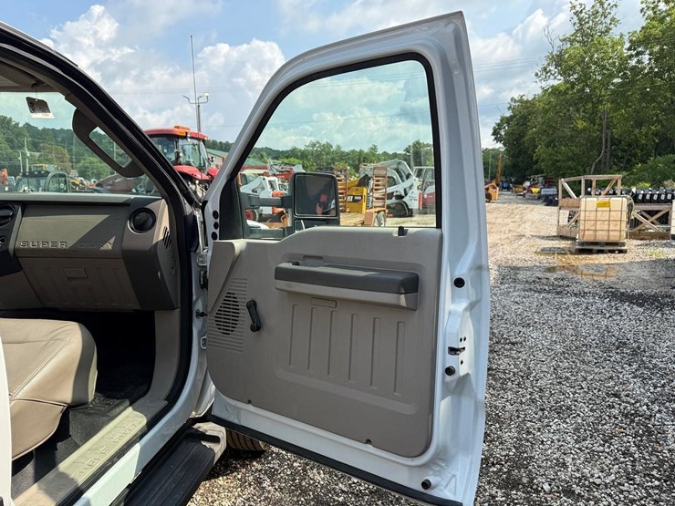 2008-ford-f550-image-11