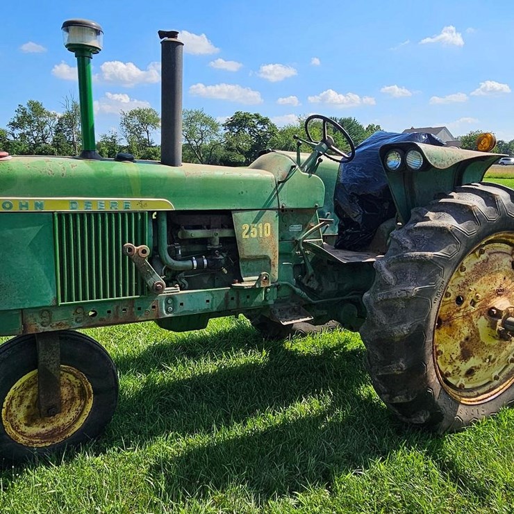 JOHN DEERE 2510