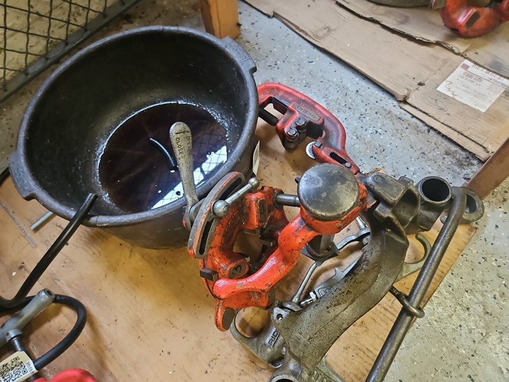 ridgid-pipe-threader-accessories-image-4