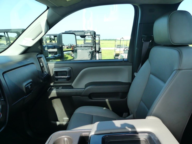 2017-chevrolet-2500hd-image-11